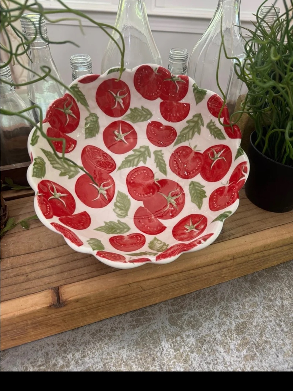 SH HOME SCALLOPED EDGE BRIGHT SHINY TOMATO SERVING BOWL